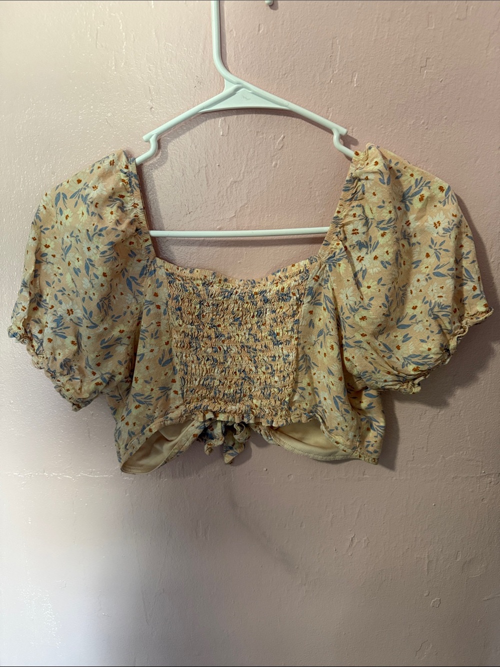 SO Floral Tie-Front Crop Top in Light Pink, Purple and White Size Small - Picture 5 of 5